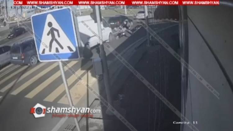 Հրապարակվել է 31-ամյա կնոջն ու նրա 11-ամյա որդուն վրաերթի ենթարկելու պահի տեսագրությունը․ shamshyan.com