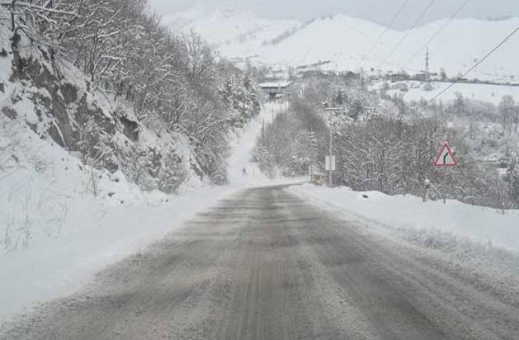 Օձուն-Ալավերդի հատվածում կցորդով տրանսպորտային միջոց է կողաշրջվել․ ճանապարհը փակ է