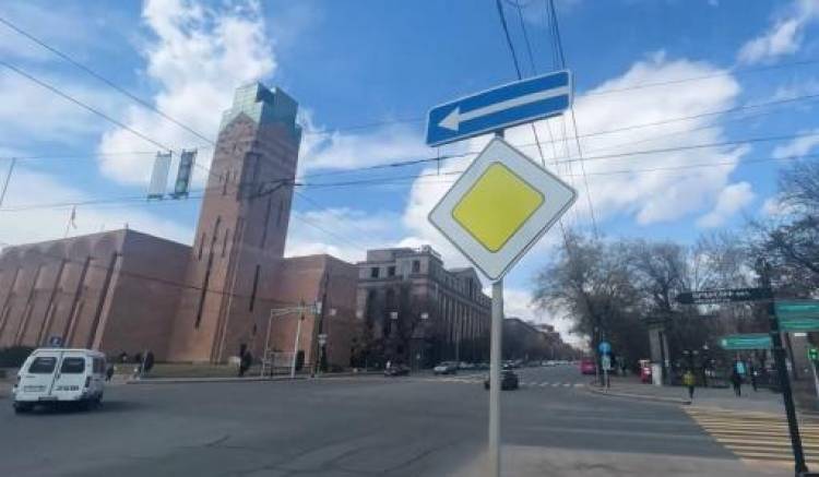 Երևանում գծանշումներ կանի, լուսացույցներ ու ճանապարհային նշաններ կտեղադրի համայնքը