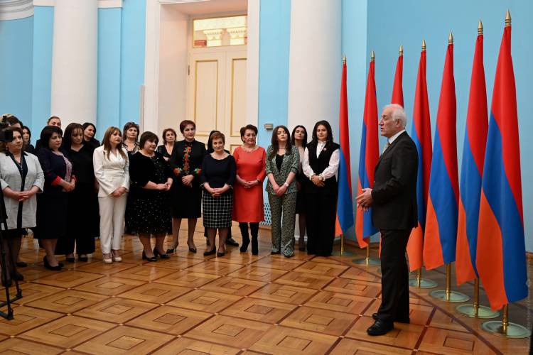 Դուք մեզ առողջություն եք պարգևում. ՀՀ նախագահը հյուրընկալել է կին բուժաշխատողների