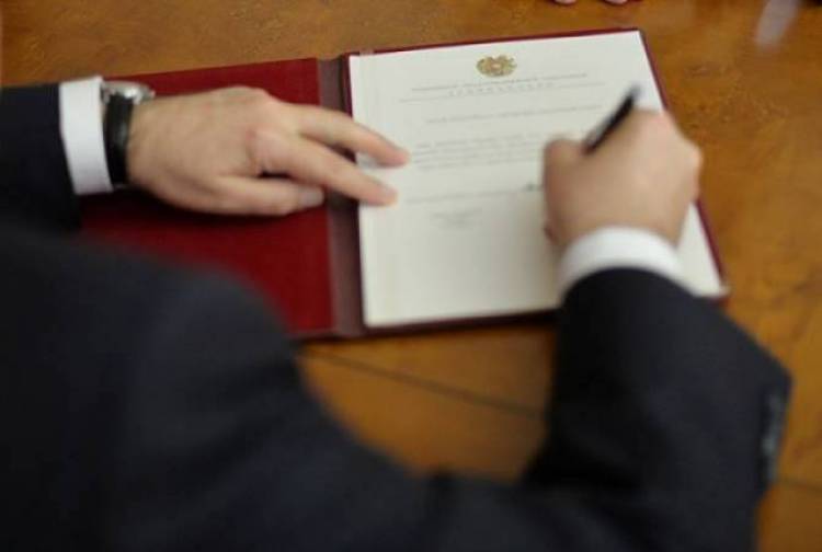 Նախագահը նոր օրենք է ստորագրել