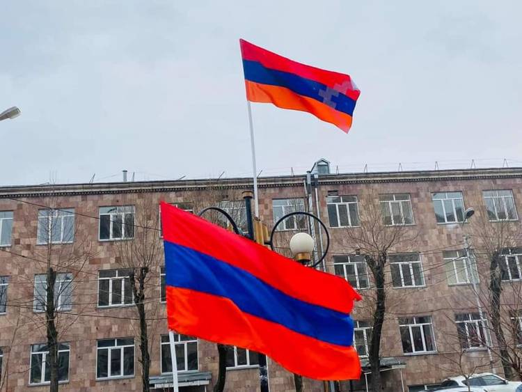 Վանաձորի Արցախ պուրակում տեղադրվեց Արցախի դրոշը