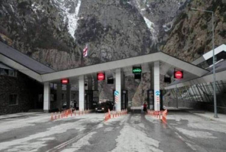 Լարսը բաց է բոլոր տեսակի տրանսպորտային միջոցների համար