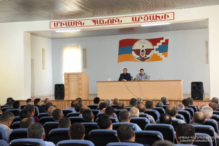 Փառուխի և Քարագլխի հատվածում ադրբեջանական կողմի հետքաշման համար ռուս խաղաղապահների հետ բանակցությունները շարունակվում են. ԱՀ նախագահ