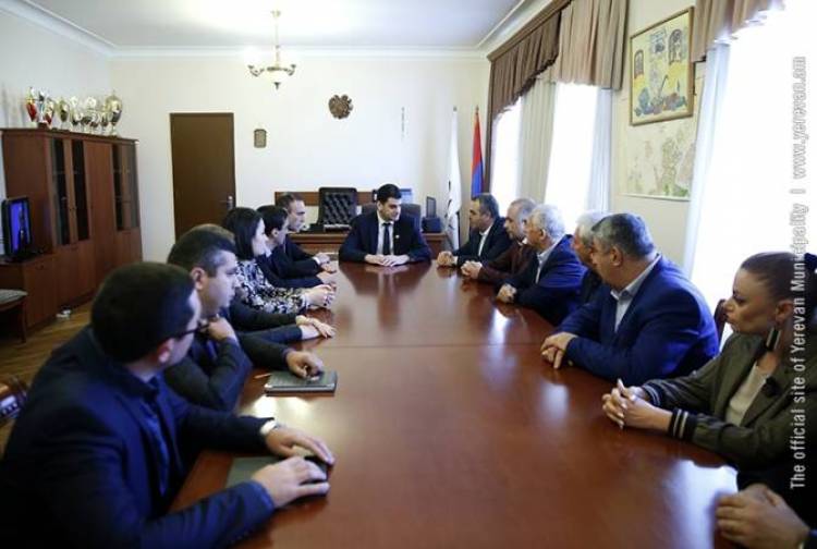 Քաղաքապետ Հրաչյա Սարգսյանը ներկայացրել է Աջափնյակ վարչական շրջանի նոր ղեկավարին