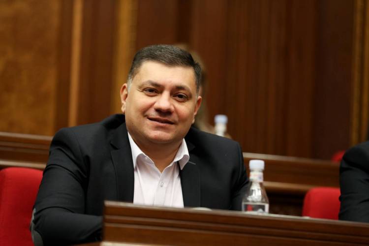 ԱԺ ամբիոնից «մեղավոր-անմեղսունակը» հայտարարեց բալանսավորման նոր արտաքին քաղաքականության մասին․ Խաչիկ Գալստյան