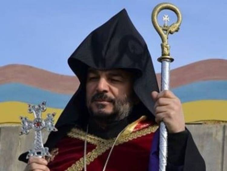 Արցախը մնացել է երկու քարի արանքում, Ադրբեջանի եւ Հայաստանի. Արցախի թեմի առաջնորդ