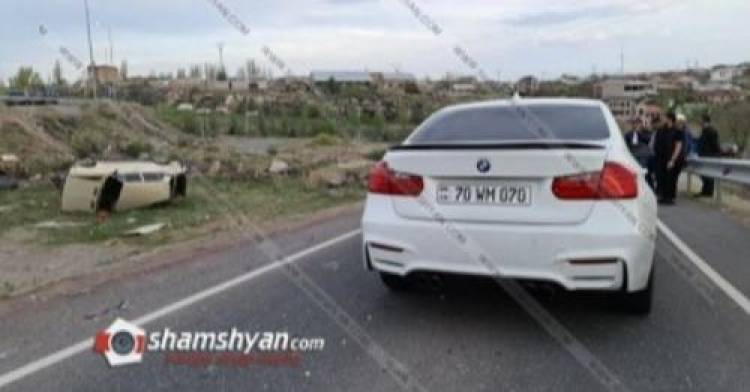 Աշտարակի կամրջի մոտ բախվել են BMW-ն ու 06-ը. կան վիրավորներ, այդ թվում՝ երեխա