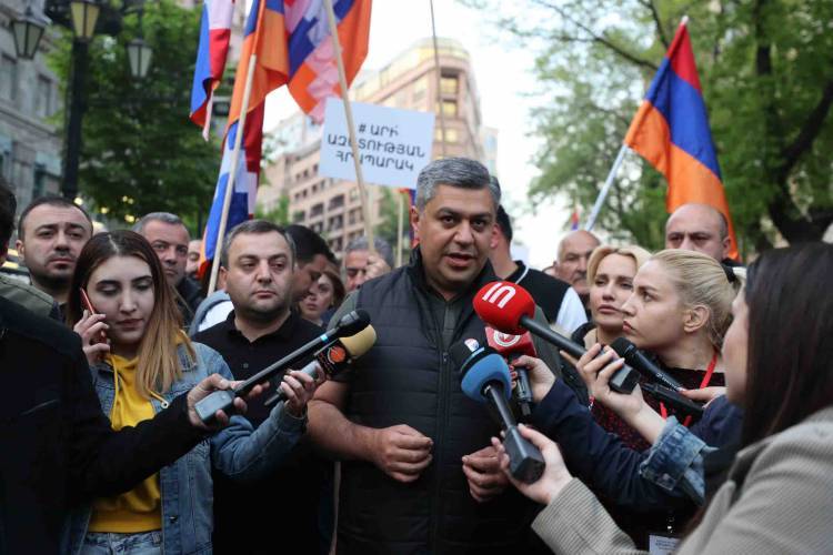ՔՊ-ի աջակիցը դիմակով եկել էր ինձ մոտ, շոկի մեջ էի, երբ տեսա՝ ով է