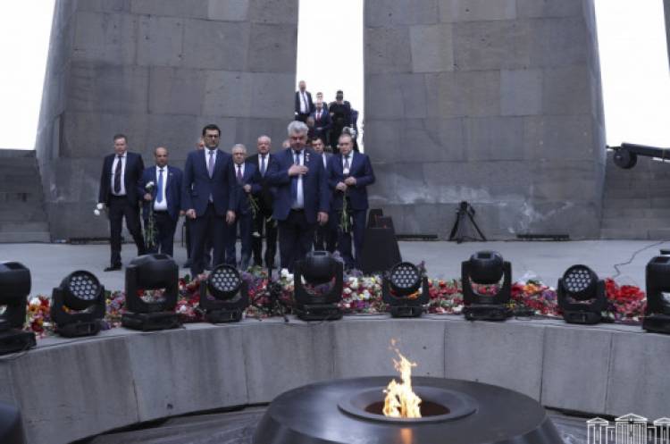 ՀՀ ԱԺ և ՌԴ ԴԺ միջև համագործակցության միջխորհրդարանական հանձնաժողովի անդամներն այցելել են Ծիծեռնակաբերդի հուշահամալիր