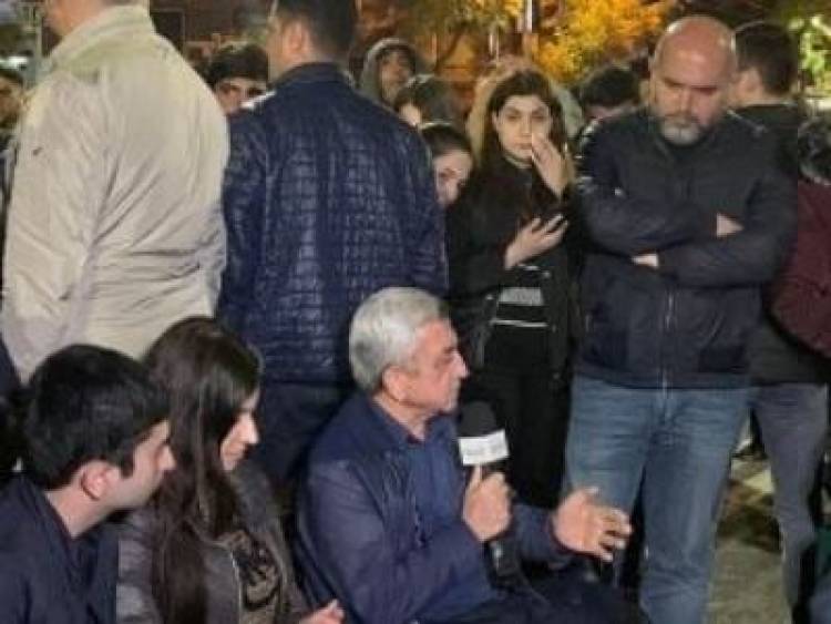 Սերժ Սարգսյանը միացել է Ֆրանսիայի հրապարակում ընթացող քննարկմանը