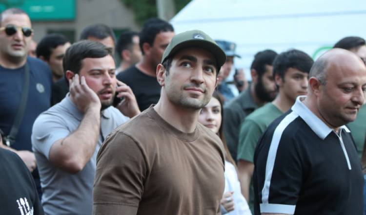 Ոստիկանները բերման են ենթարկել Ռոբերտ Քոչարյանի որդուն