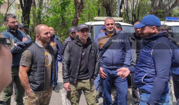 Լևոն Քոչարյանը դուրս եկավ ոստիկանության բաժանմունքից