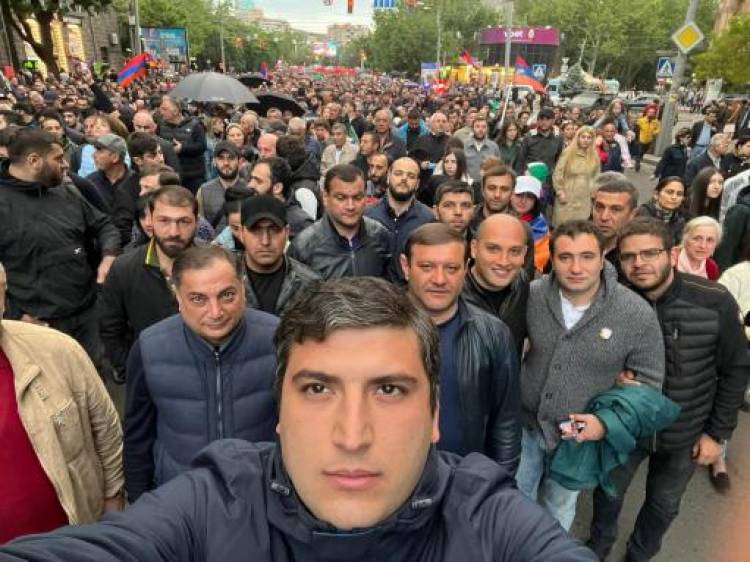 Մտել են ՀՀԿ-ական Հենրիխ Դանիելյանի բնակարան և նրան տարել անհայտ ուղղությամբ. փաստաբան