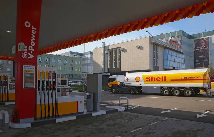 "Лукойл" покупает АЗС и завод Shell в России