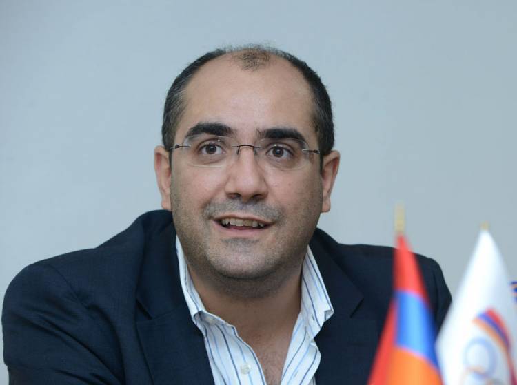 Հրաչյա Ռոստոմյանը նոր կուսակցություն է հիմնում․ «Հրապարակ»