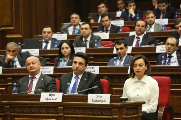 Փաշինյանին զգուշորեն հասկացրել են, որ որոշ քպականների պետք չէ «առաջին պլան» բերել. «Փաստ»