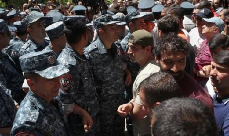 Կարևորը՝ մեծ քանակով ու որքան հնարավոր է՝ բիրտ. «Փաստ»