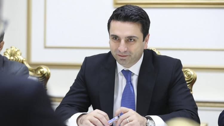 Ինչու է ԱԺ նախագահը երկու օպերատոր տանում գործուղման․ «Հրապարակ»