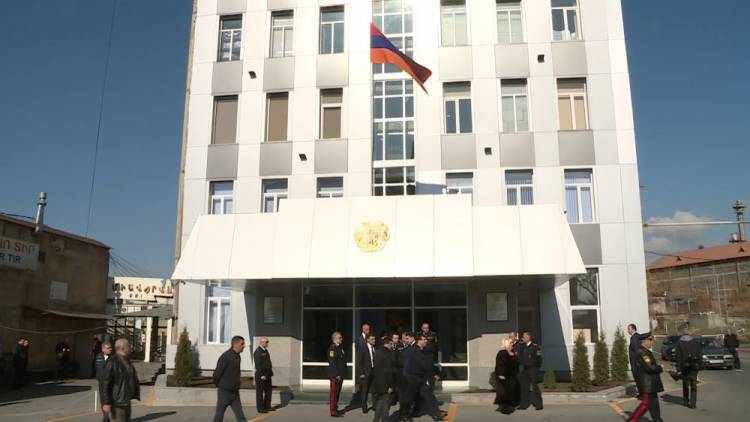 Մաքսայինի մոտ 10 աշխատակից է ազատվել. «Հրապարակ»