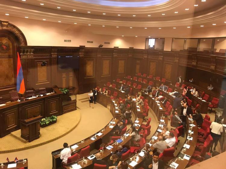 Արձակուրդային տրամադրություններ ԱԺ-ում․ «Հրապարակ»