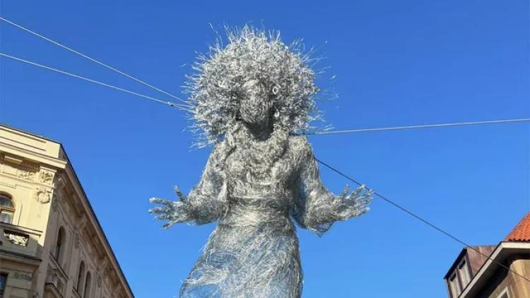 Пользователей Сети ужаснула чешская скульптура в честь украинский матерей