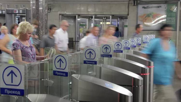 В Москве устранили задымление на станции метро "Киевская"