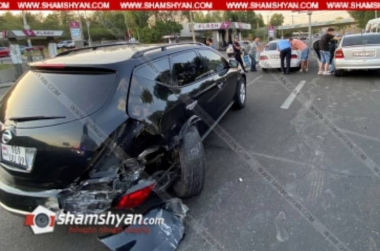 Երևանում բախվել է 3 մեքենա. կա վիրավոր