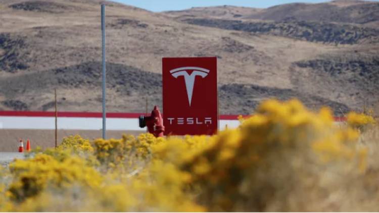 Маск продал акции Tesla стоимостью почти четыре миллиарда долларов