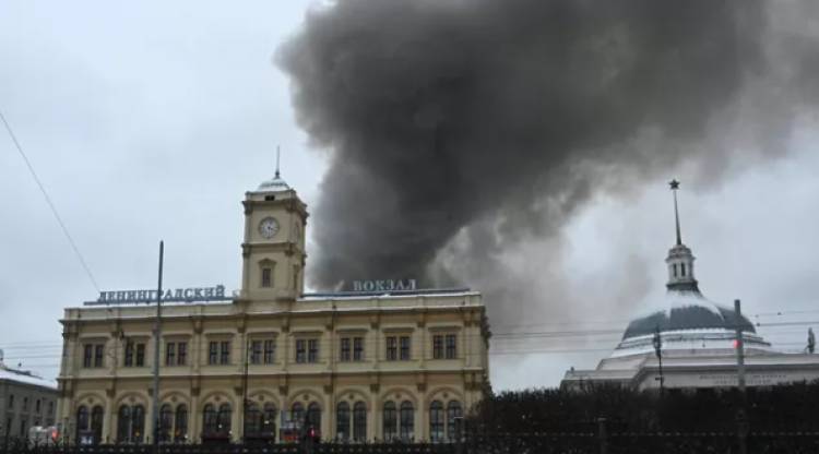 Полицейские спасли семь людей из пожара на московском складе