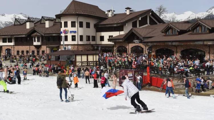 На горнолыжных курортах Сочи рассказали о спросе и ценах в этом сезоне