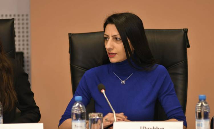 Անահիտ Մանասյանը փախավ լրագրողներից