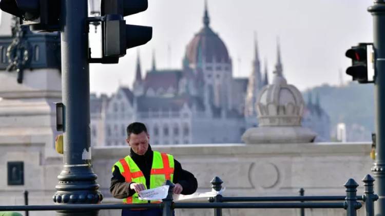 Венгрия тайно позволяет перевозить оружие для Киева, пишут СМИ