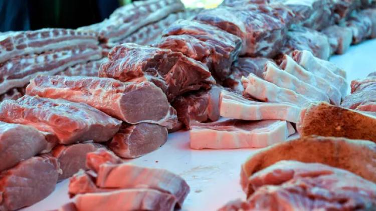 В России возобновили внеплановые проверки мяса из-за чумы свиней