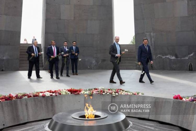 ՄԹ Եվրոպայի հարցերով նախարարը հարգանքի տուրք է մատուցել Հայոց ցեղասպանության զոհերի հիշատակին