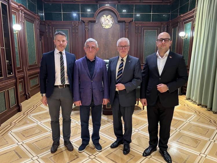 Սերժ Սարգսյանն ընդունել է Եվրոպական Խորհրդարանի ԵԺԿ խմբակցության ներկայացուցիչներին