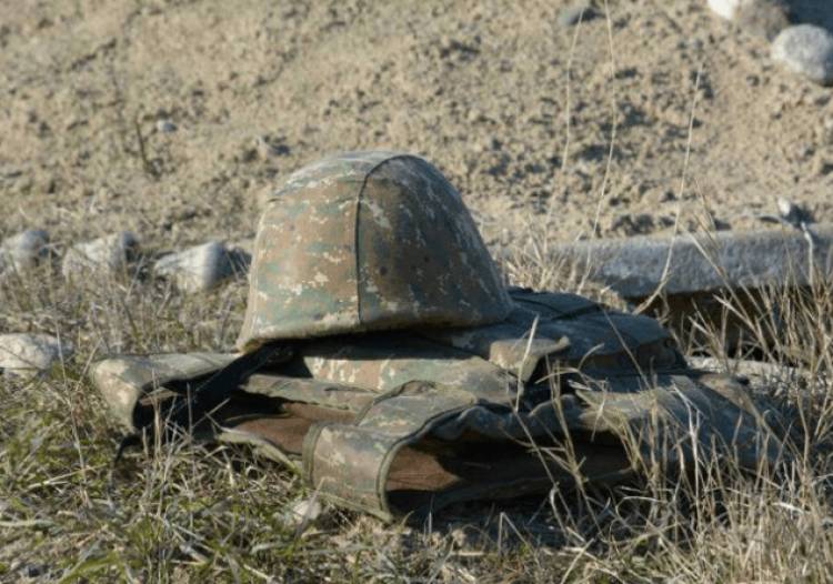 Երեկ մահացած զինծառայողի դին հայտնաբերվել է ավտոհավաքակայանի շվաքարանի ետնամասում՝ գլխի շրջանում հրազենային վնասվածքով