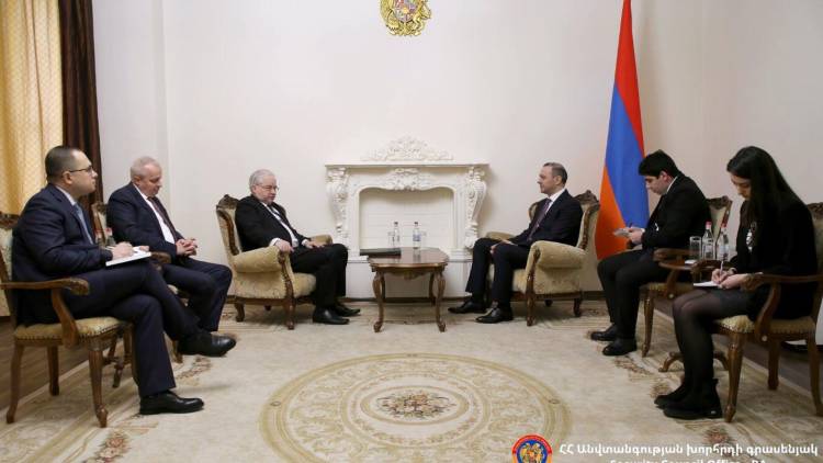 ԵԱՀԿ Մինսկի խմբի ռուսաստանցի համանախագահ Իգոր Խովաևը Արմեն Գրիգորյանի հետ Արցախում ստեղծված իրավիճակն է քննարկել
