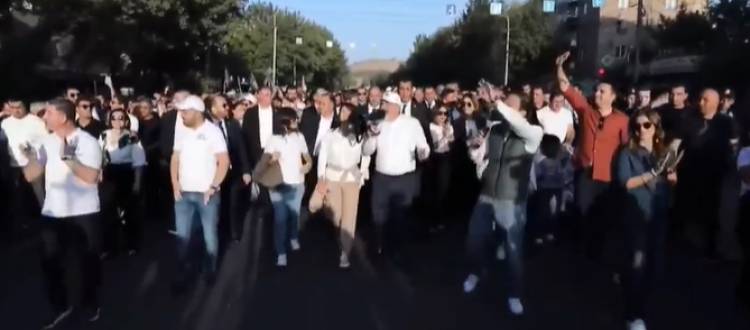 Գյուղերից մարդկանց են բերել ՔՊ-ի երթի բազմամարդությունն ապահովելու համար