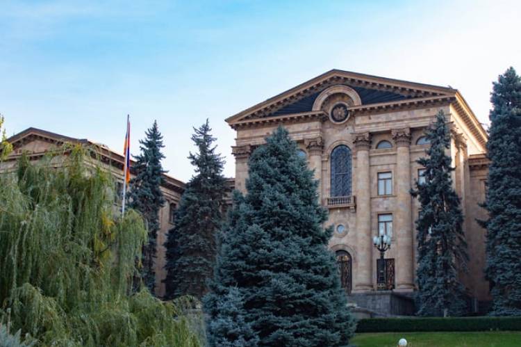 ԱԺ շենքն իրանցիներ են վերանորոգում. «Ժողովուրդ»