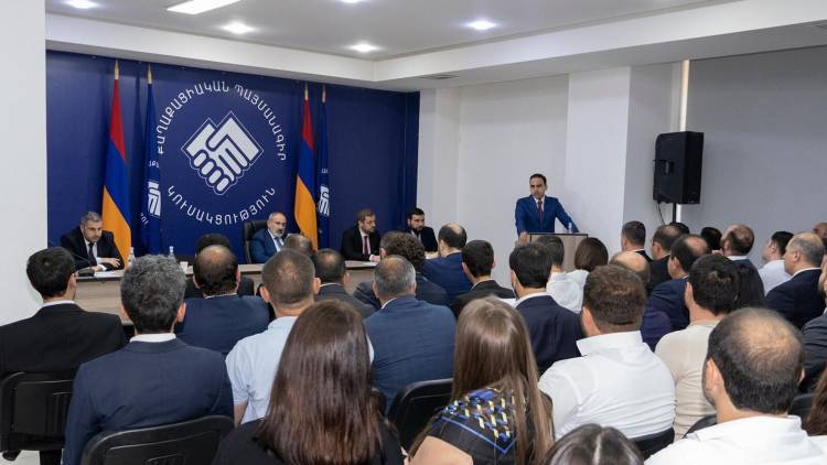 Հետընտրական բազարների մեջ․ «Հրապարակ»