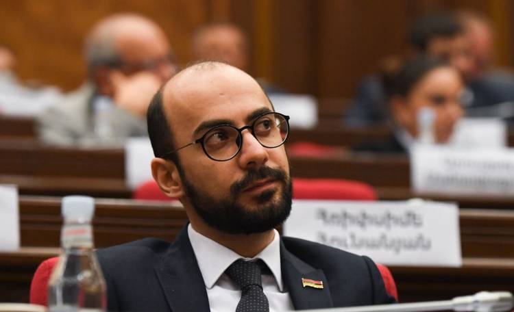 Իշխանության Գեբելսը. «Հրապարակ»