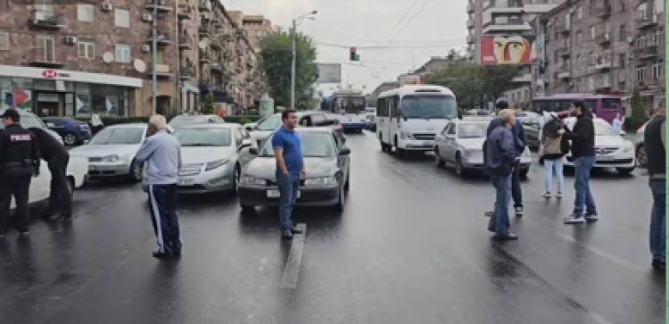 Երևանում առավոտից մեկնարկել են անհնազանդության ակցիանները․ որոշ փողոցներ փակ են (տեսանյութ)