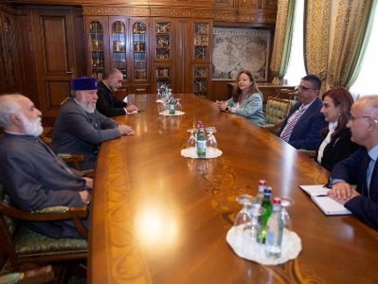 Վեհափառ Հայրապետը Լիբանանի նախարարին է ներկայացրել Արցախի շուրջ իր մտահոգությունը