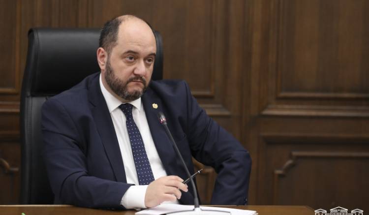 Արայիկ Հարությունյանը շրջում է օպերատիվ համարներով. նրանք վախեցած են. «Ժողովուրդ»