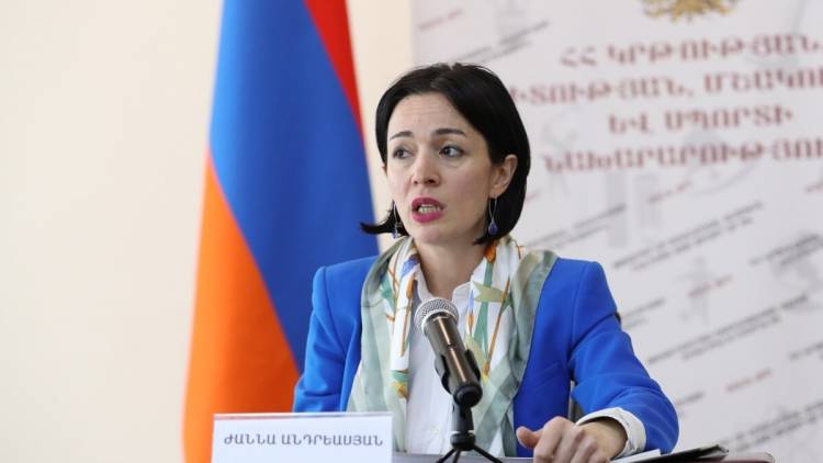 ԿԳՄՍ նախարարը ողջ համակարգը վերածել է աբսուրդի թատրոնի․ ուսուցիչները դժգոհ են