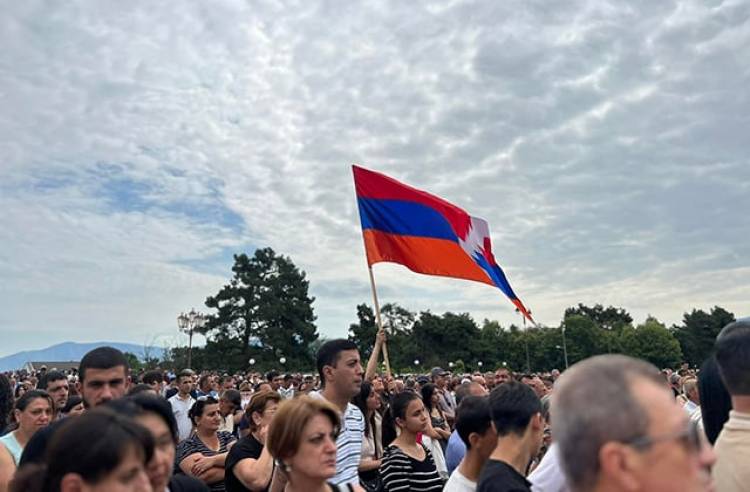 ԵՄ թե՞ ՌԴ, պայքարել հանուն Արցախի, թե՝ ոչ․ ի՞նչ կարծիք են հայտնել ՀՀ քաղաքացիները․ հարցում