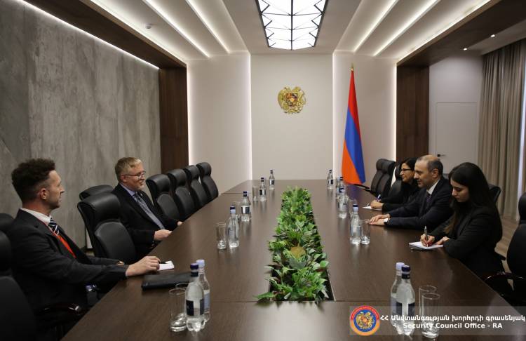 Արմեն Գրիգորյանն ընդունել է Կանադայի դեսպանին