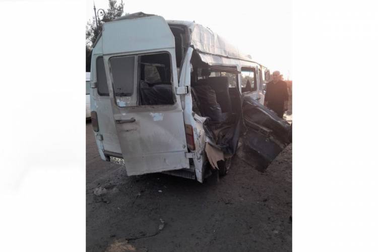 Ադրբեջանում բախվել են բեռնատարն ու միկրոավտոբուսը, 11 մարդ տուժել է