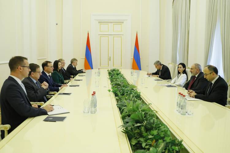 Նիկոլ Փաշինյանն ընդունել է Կանադայի խորհրդարանական պատվիրակությանը